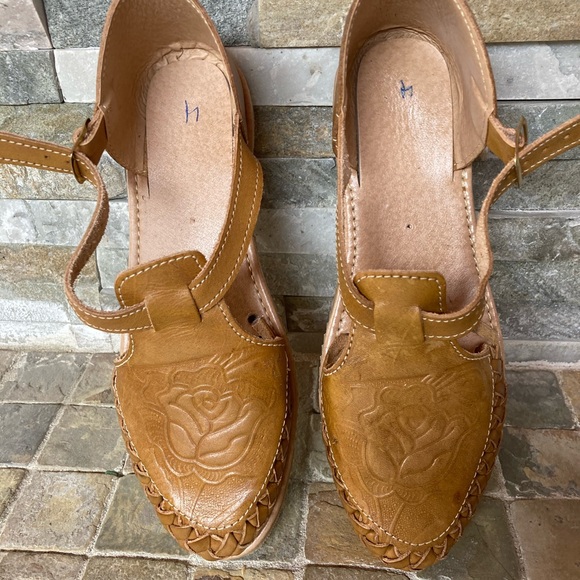 Leather huaraches with buckle rose print - Picture 3 of 6